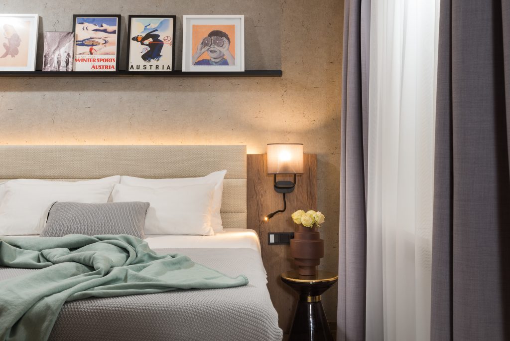 Modern and inviting bedroom area in the One-Bedroom Open Plan Suite at master Linzergasse, featuring a plush bed and soft lighting