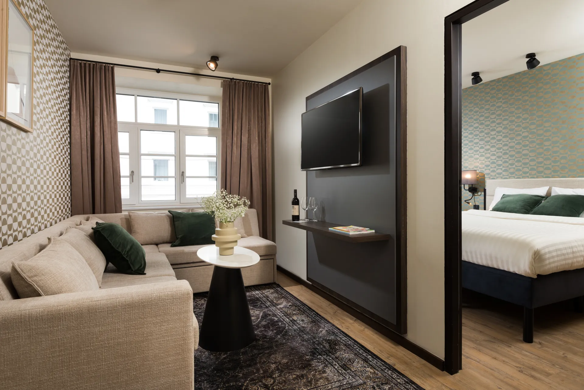 Warm and welcoming sitting space in the room at master Mirabell.