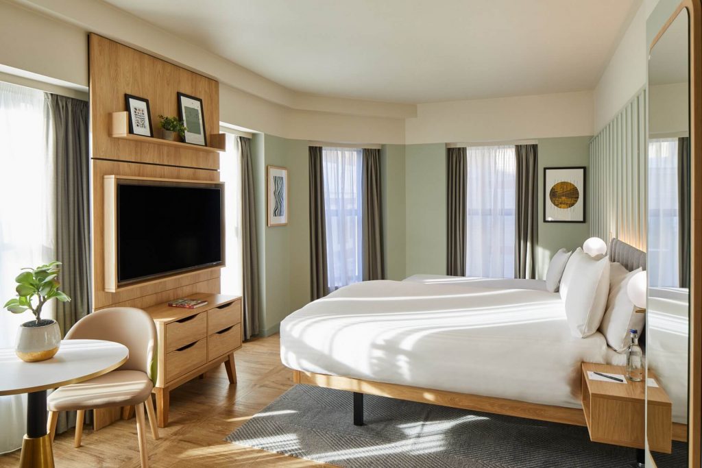 Spacious Studio with Sofa Bed at master St. Paul’s London, featuring a cozy bed, modern furnishings, and a stylish layout.