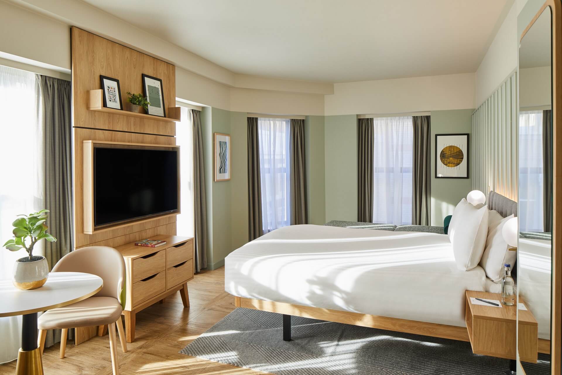 Bright and inviting Studio with Sofa Bed at master St. Paul’s London, designed with a comfortable sleeping area and contemporary decor.