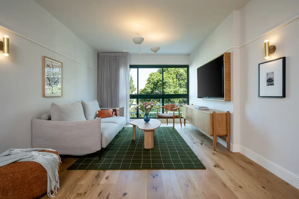 Spacious and inviting living area in the Two-Bedroom with Sofa Bed at master Mazeh Tel Aviv, featuring a cozy sofa and modern decor.